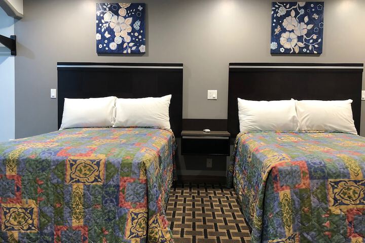 2 Double Beds (1 of 5)