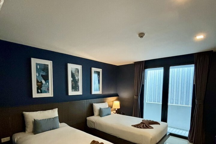 Room 9 of 33