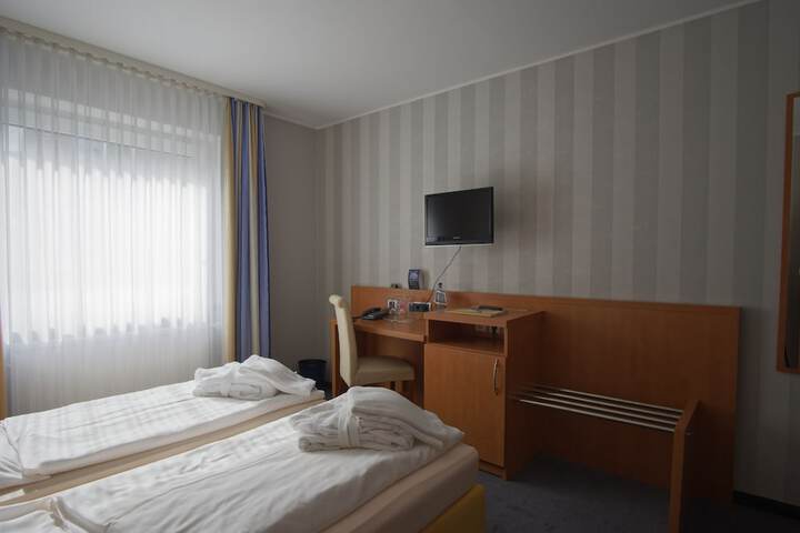 Room 16 of 44