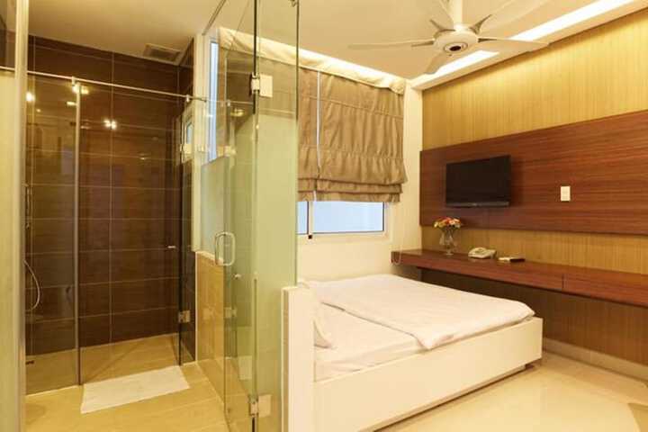 Room 9 of 36