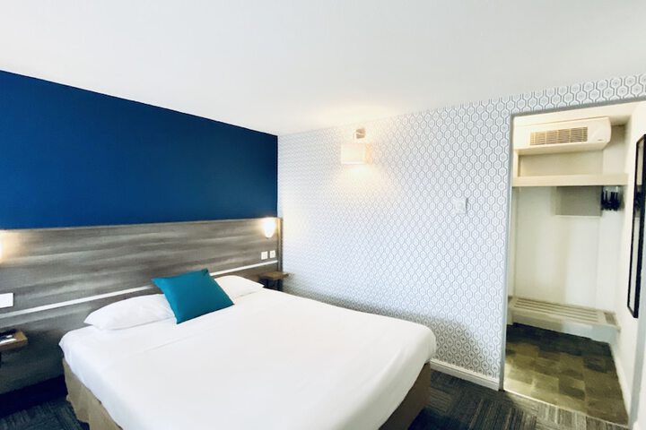 Room 10 of 65