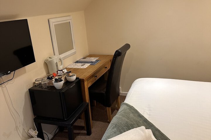 Room 3 of 37