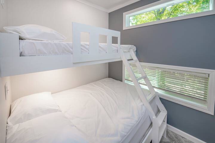 Room 4 of 25