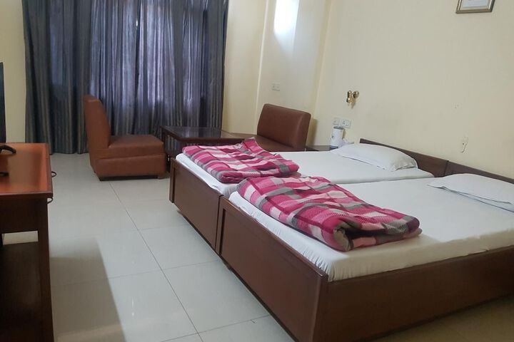 Room 11 of 30