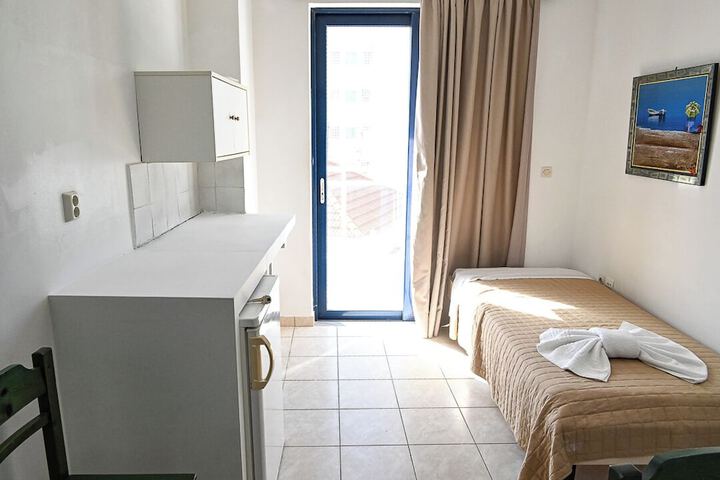 Room 16 of 33