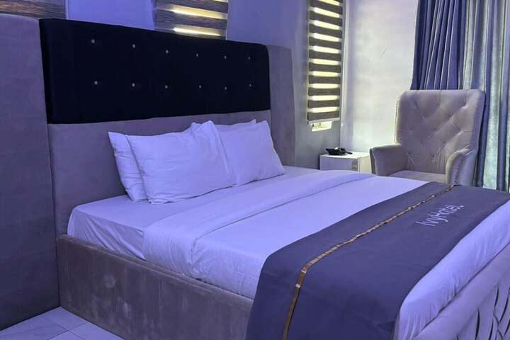 Room 5 of 19