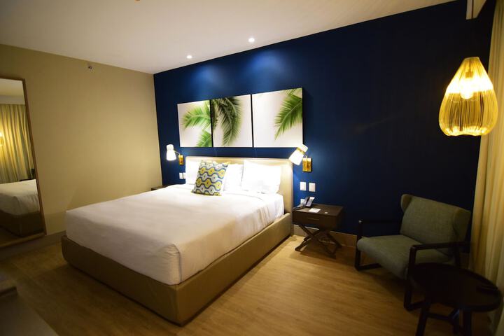 Room 5 of 93