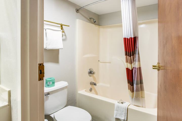 ADA Accessible Deluxe 2 Queen Beds with Roll in Shower (7 of 10)