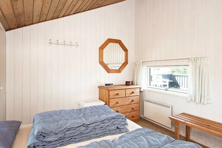 Room 4 of 11