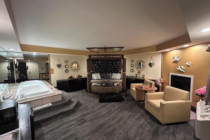 Room 82 of 284