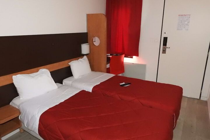 Room 15 of 32