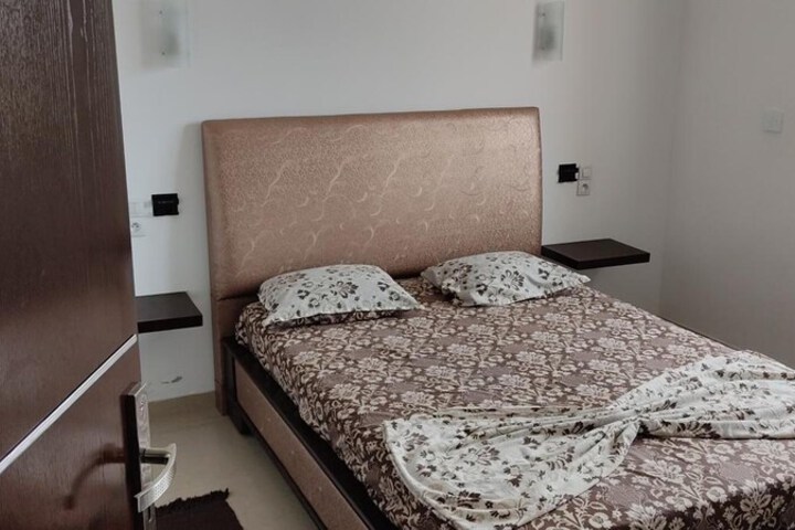 Room 8 of 37