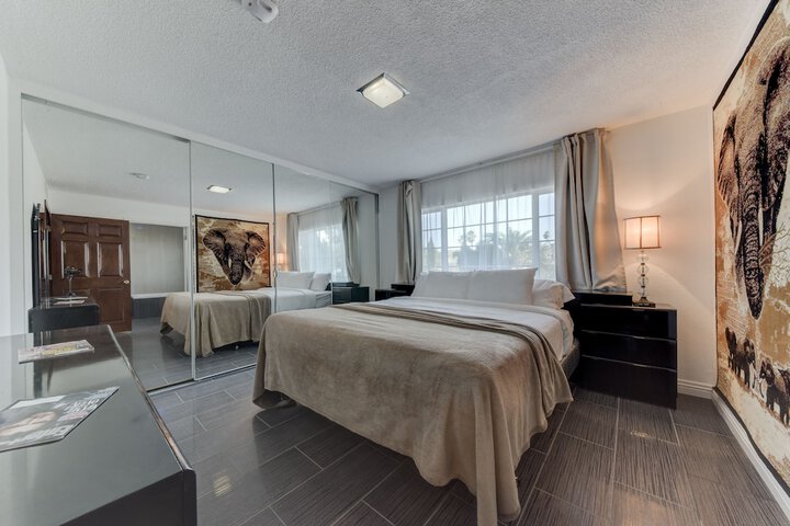 Room 7 of 32
