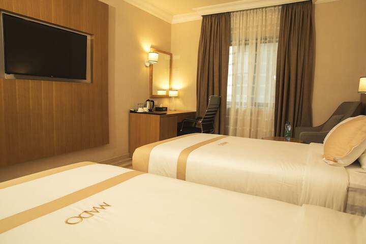 Room 12 of 163