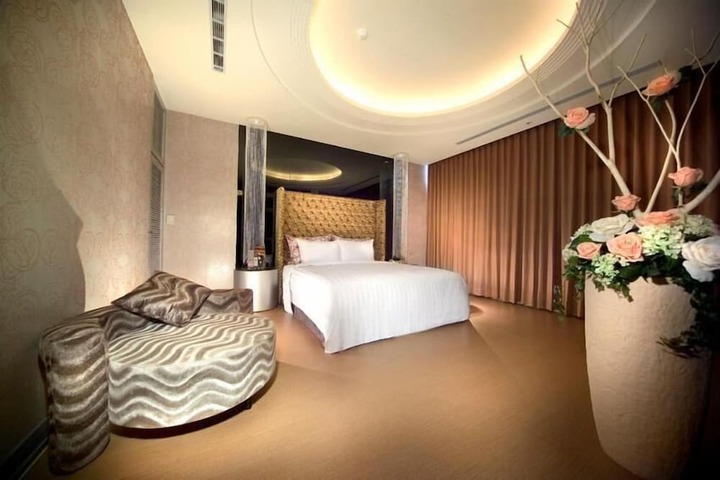 Room 13 of 53