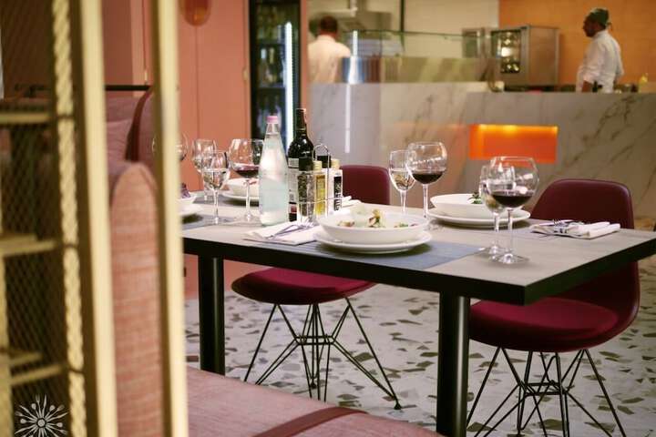 Dining 21 of 48
