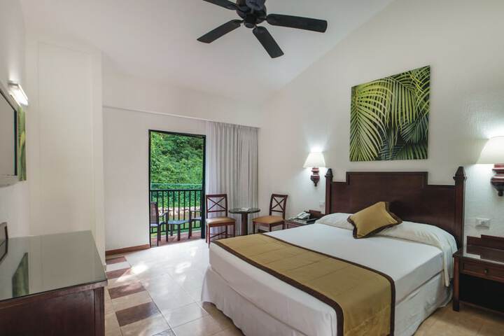 Room 4 of 70