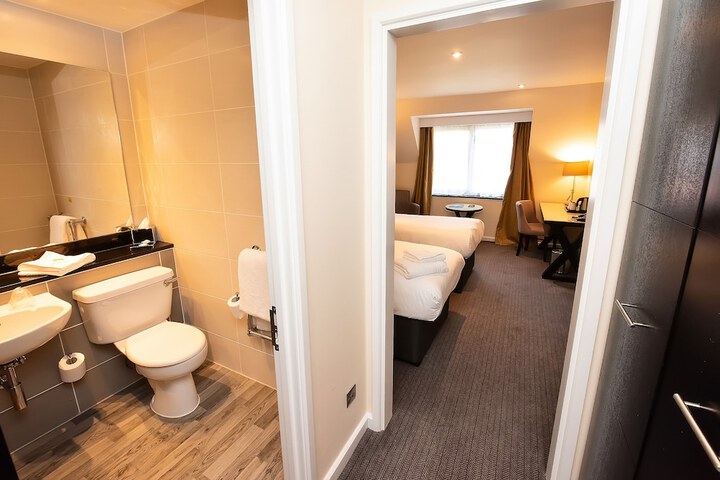 Room 8 of 40