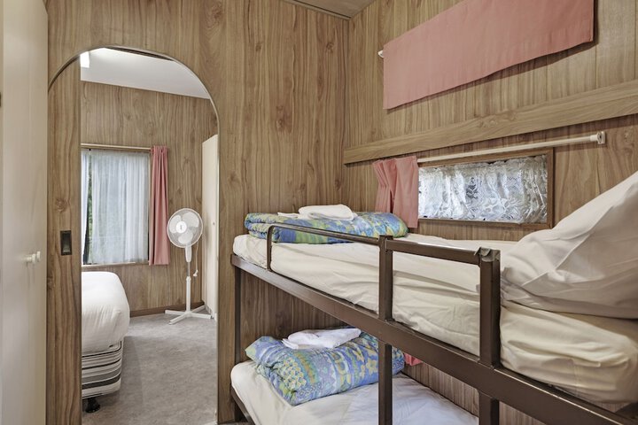 Room 4 of 76