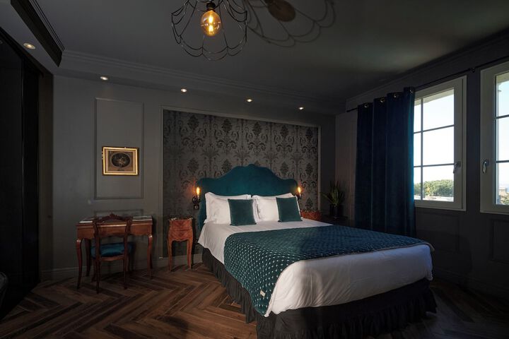 Room 21 of 77