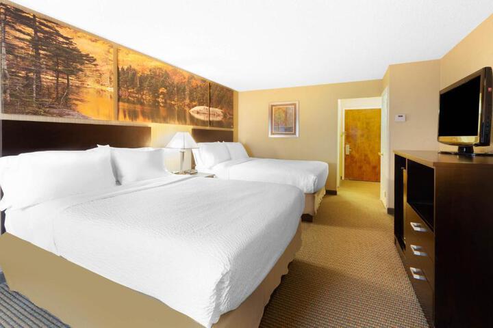 1 King Bed (2 of 11)
