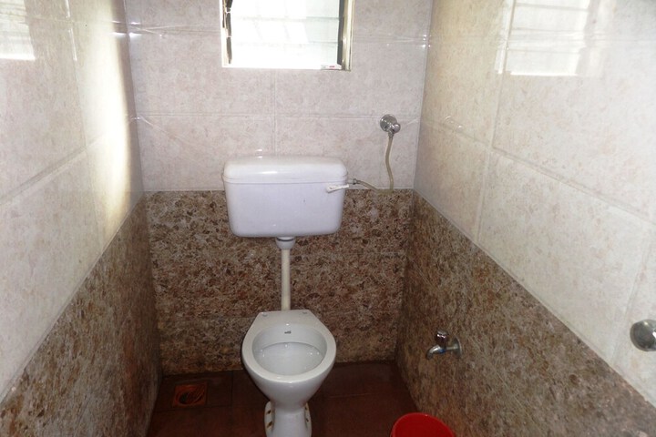 Room 13 of 18