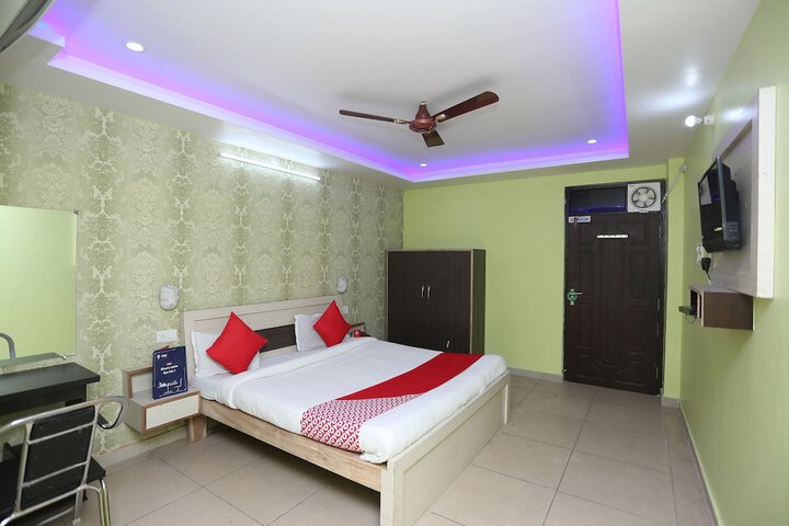 Room 13 of 32