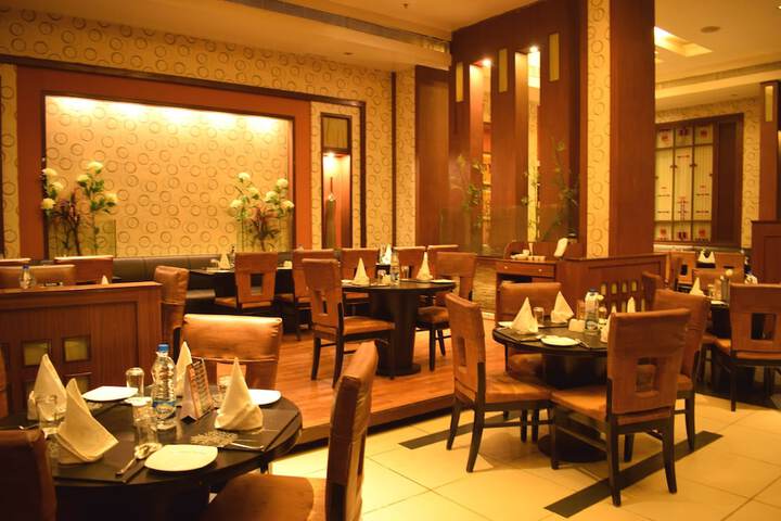 Dining 32 of 58