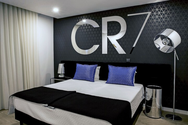 Room 34 of 77