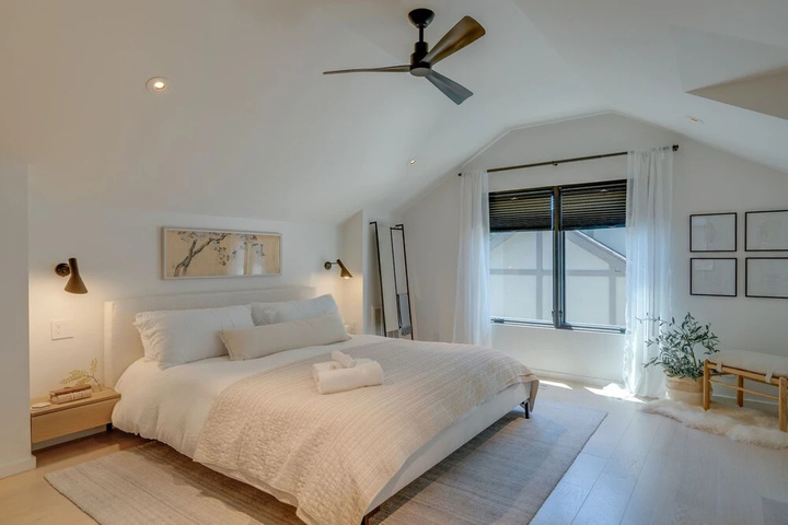 Room 3 of 16
