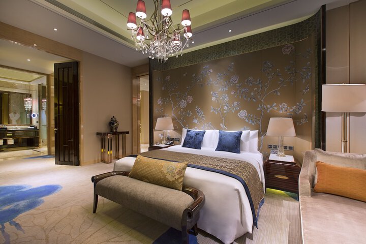 Room 8 of 60