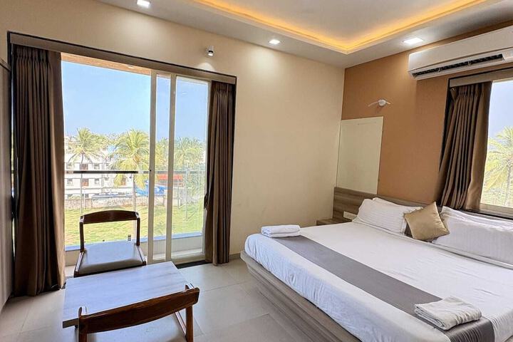 Room 8 of 18