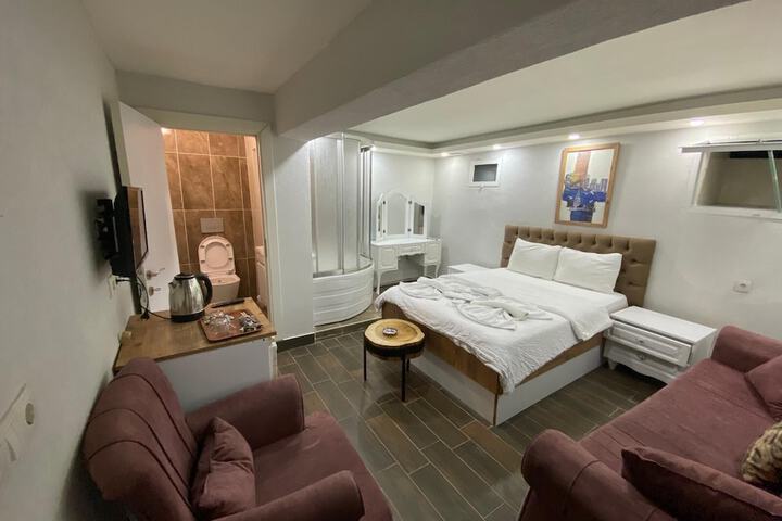 Room 12 of 22