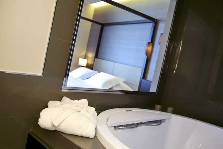 Room 46 of 105