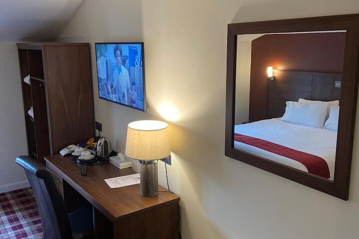 Room 11 of 29