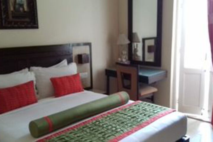 Room 18 of 32