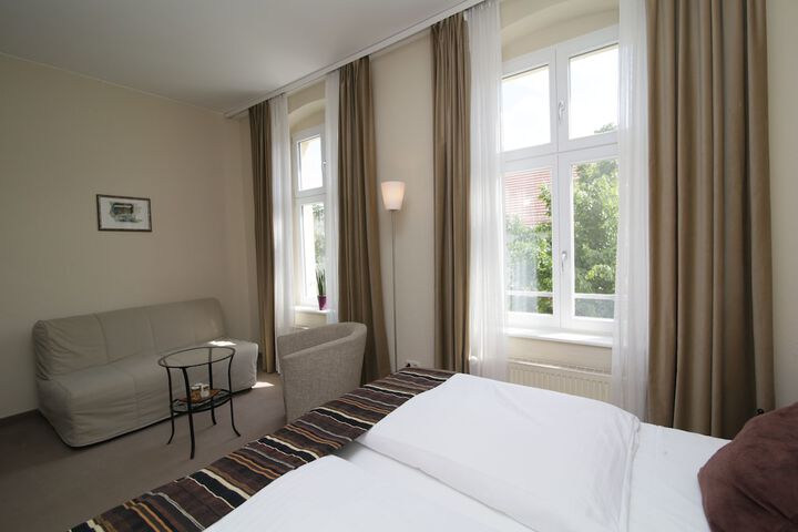 Room 10 of 34