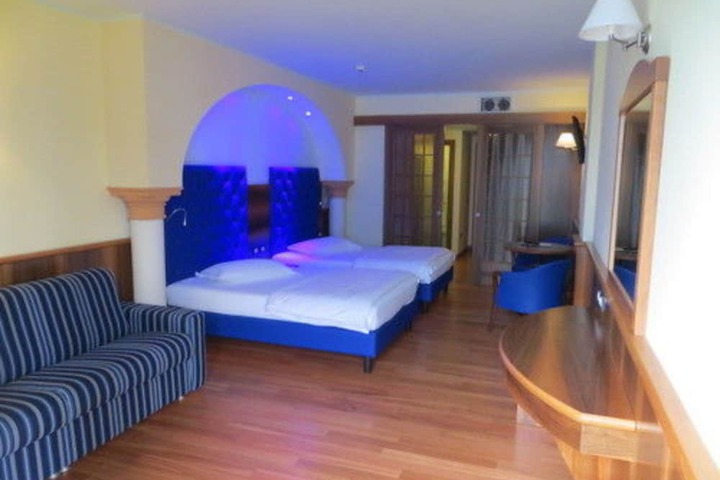 Room 8 of 49