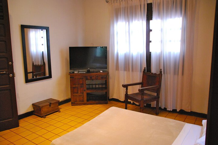 Room 3 of 16