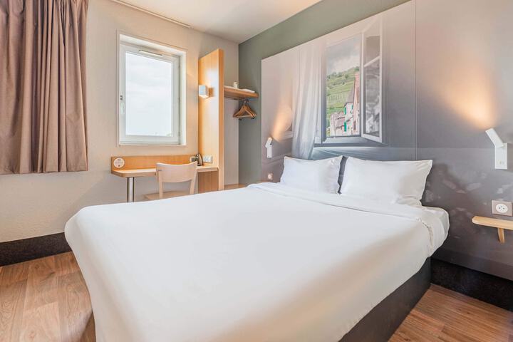 Room 8 of 19