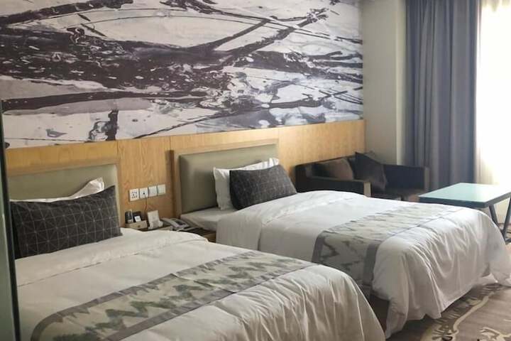 Room 30 of 53