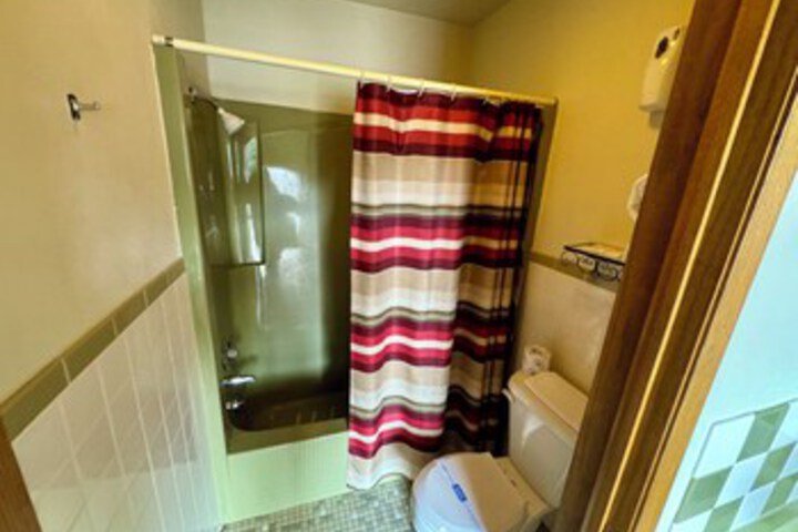 Room 73 of 102