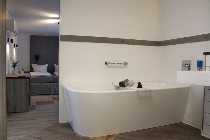 Room 26 of 145