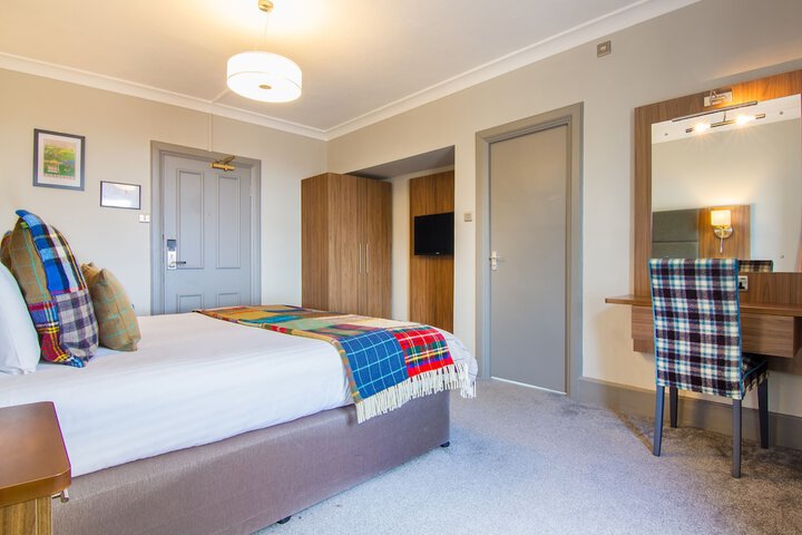 Room 10 of 38