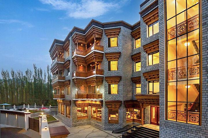 Hotel Gyalpo Residency - a Mountain View Luxury Hotel in Leh