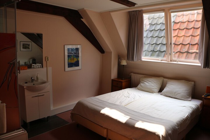 Room 11 of 21