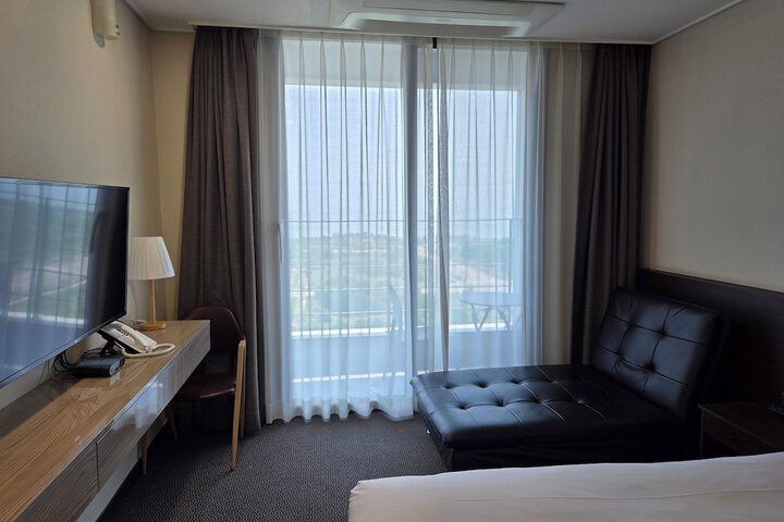 Room 8 of 40