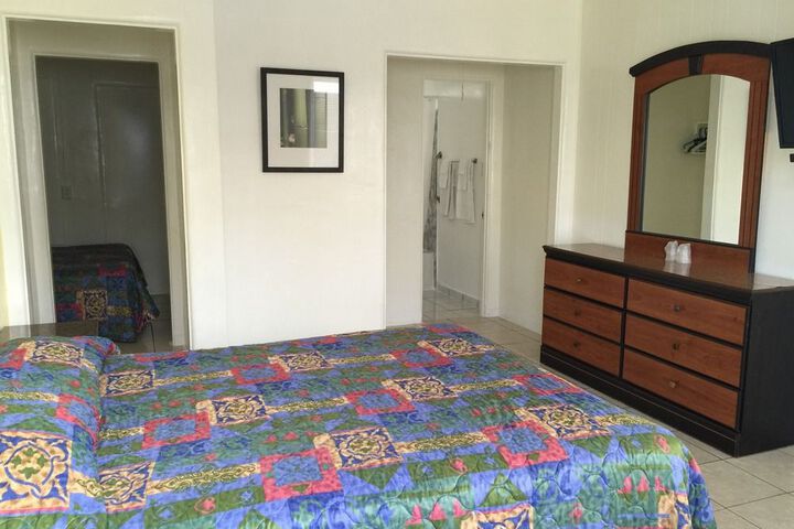 Room 4 of 12