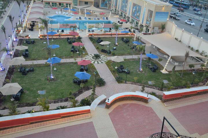 Hotel Exterior 50 of 50