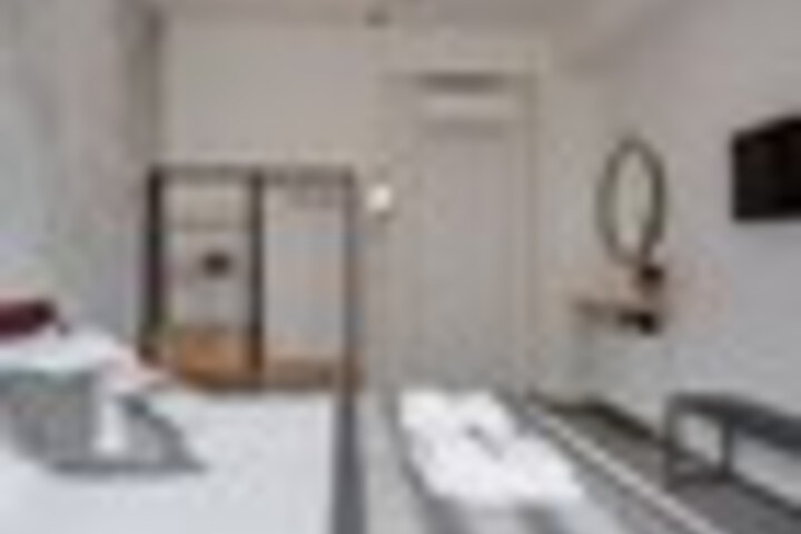 Room 20 of 270